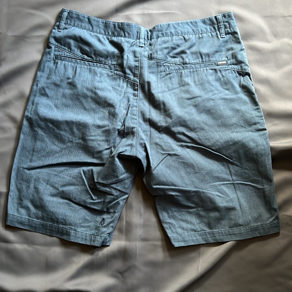 Volcom shorts - Picture 2 of 3